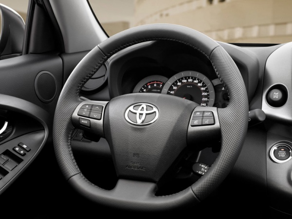 Toyota RAV4 фото