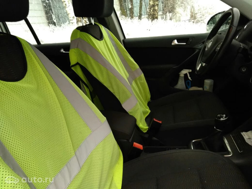 Для чего водители со стажем одевают жилеты на сиденье фото