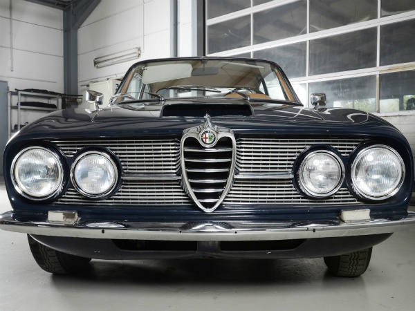 Alfa Romeo 2600 фото